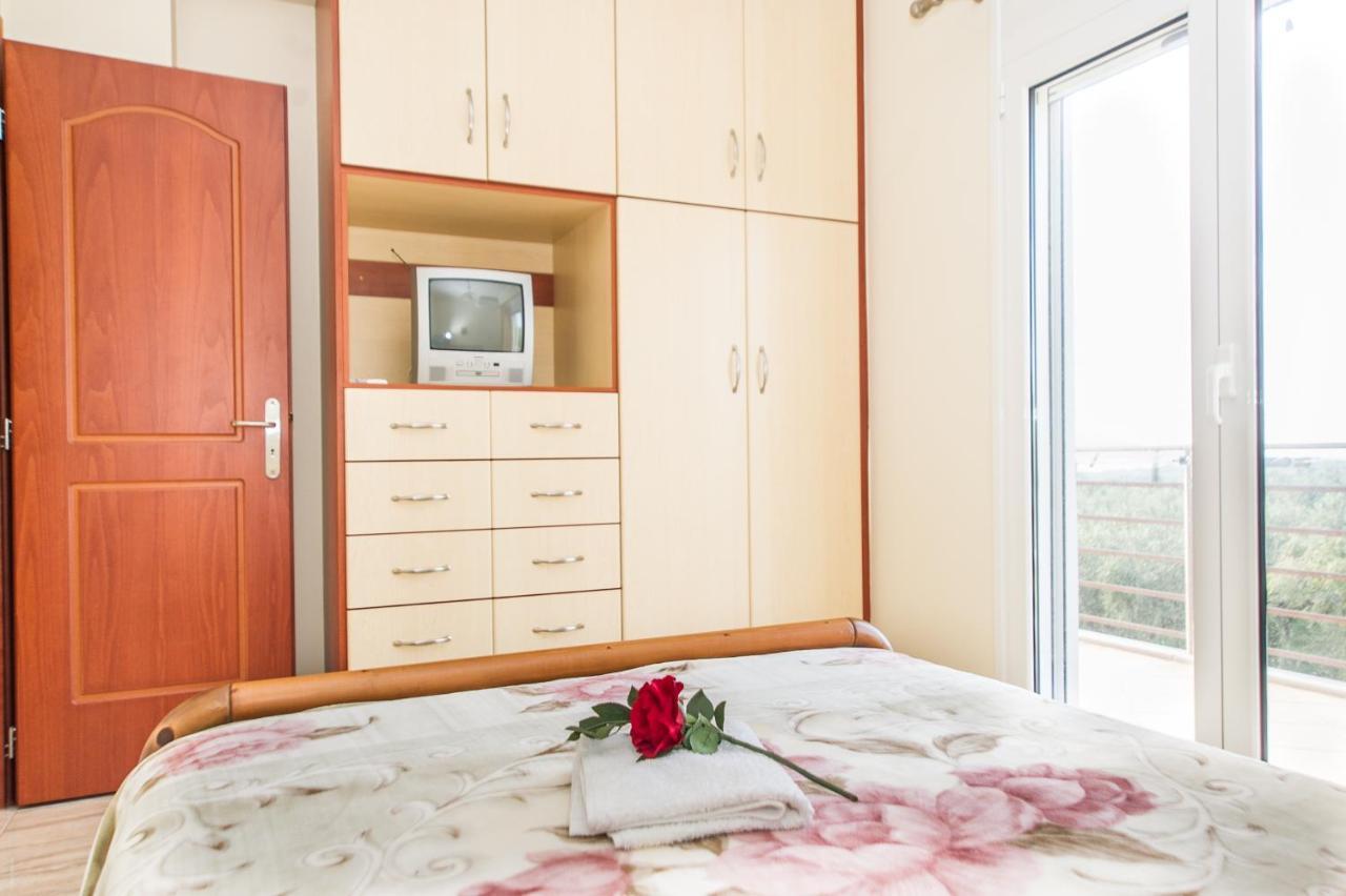 Cozy Flats In An Olive Grove By The Sandy Beach Kanalos Exterior photo